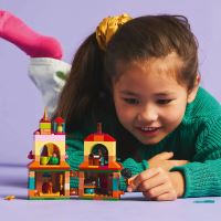 LEGO® │ Disney 43261 Miniaturní domeček z filmu Encanto (1)
