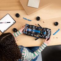 LEGO® Technic 42176 Závodní auto Porsche GT4 e-Performance (2)