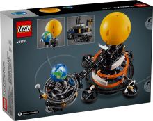 LEGO® Technic 42179 Planeta Země a Měsíc na oběžné dráze (3)