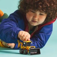 LEGO® Technic 42197 Zadní nakladač (2)