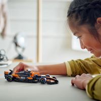 LEGO® Speed Champions 77251 Závodní auto McLaren F1® Team MCL38 (4)