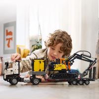 LEGO® Technic 42175 Nákladní auto Volvo FMX a elektrický bagr Volvo EC230 (4)
